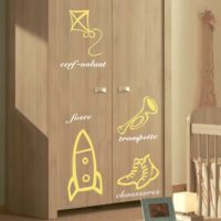 Sticker fusée et trompette