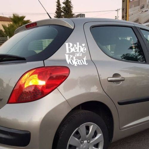 Autocollant bébé au volant pour coller sur la vitre arrière de la voiture