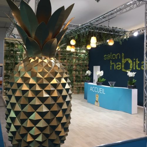 Ananas géant pour décoration de salon de l'habitat de Niort