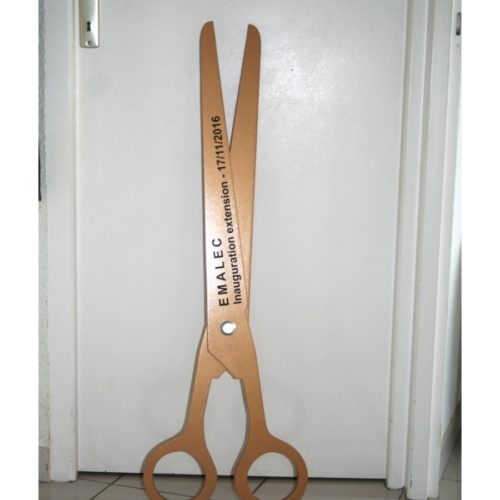 Ciseaux de tapissier géants pour inauguration