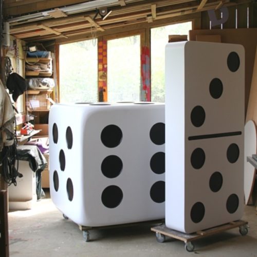 Dé et domino pour un collectionneur de trucs dingues