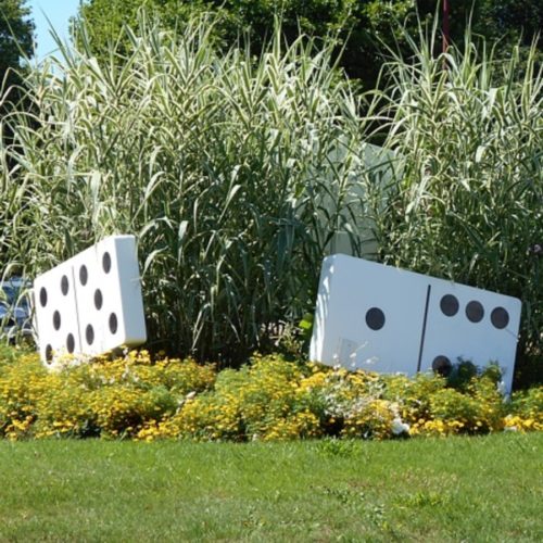 Dominos géants pour sculpture rond-point à Creutzwwald en Alsace