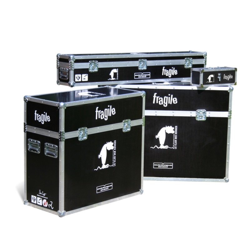 Marquage sur flight cases avec lettrage et logo
