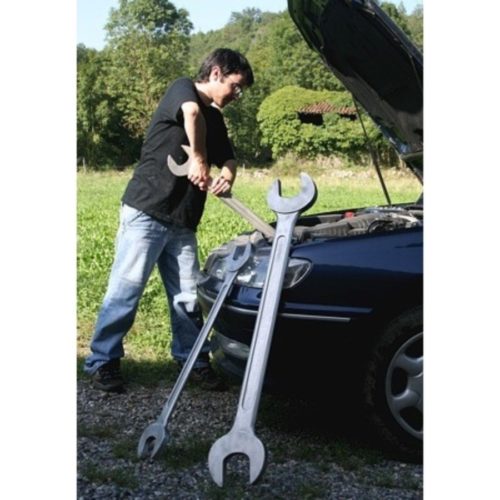 Clés plates géantes pour décoration magasin de bricolage