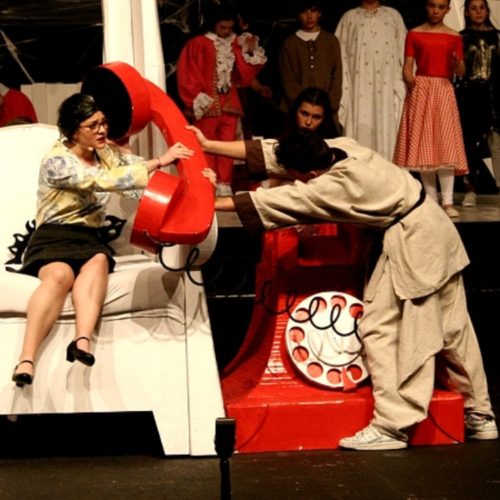 Téléphone ancien géant pour spectacle vivant