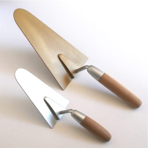 Truelles géantes pour pose de première pierre