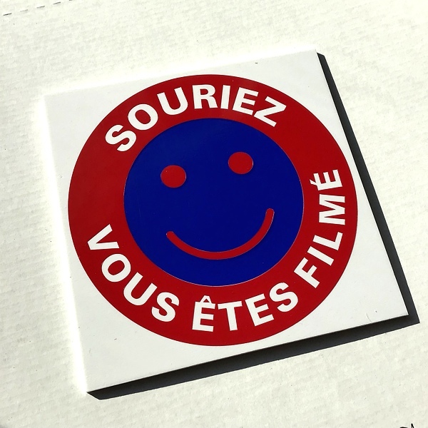 Smiley sourriez vous êtes filmé
