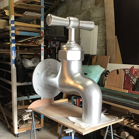 Robinet géant pour exposition