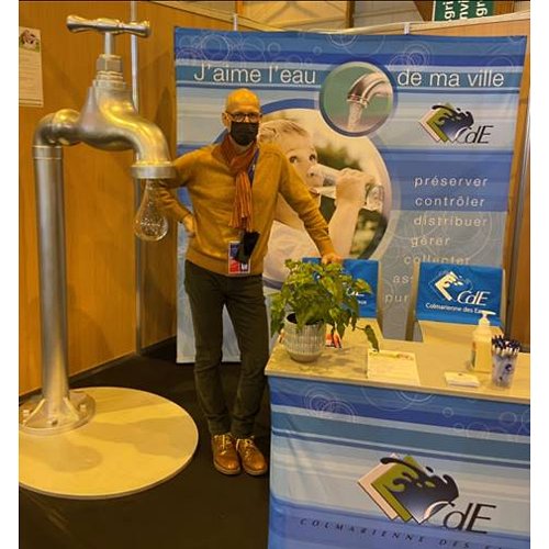 Robinet géant pour stand exposition