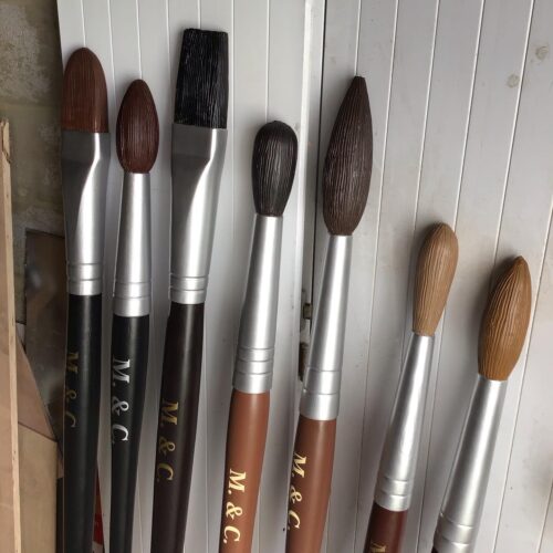 Pinceaux d'artistes géants